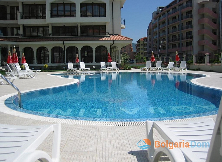 Large two bedroom apartment in the resort centre. Photo 6