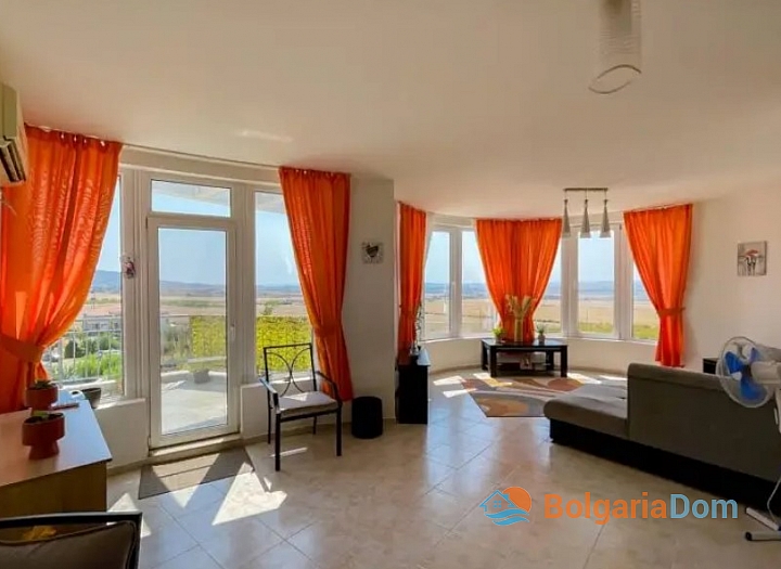 Spacious three-room apartment in a complex in Kosharitsa. Photo 8