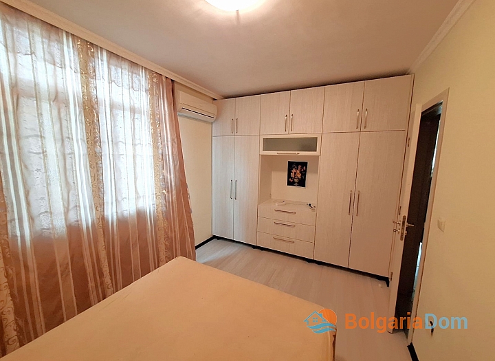 Large apartment in a quality boutique complex. Photo 10