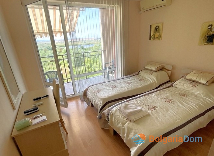 Two-bedroom apartment in a large complex. Photo 5
