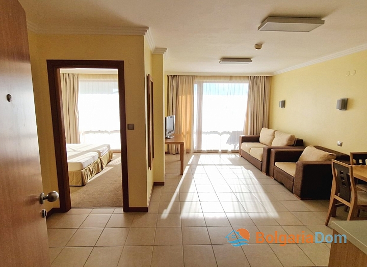 Excellent apartment with sea view in Emerald Ravda complex. Photo 5