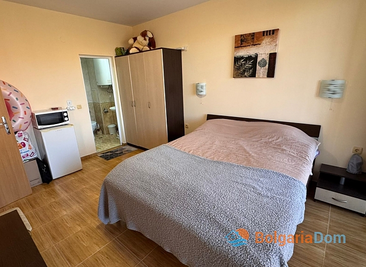 Apartament z widokiem na basen w dużym kompleksie. Zdjęcie 19