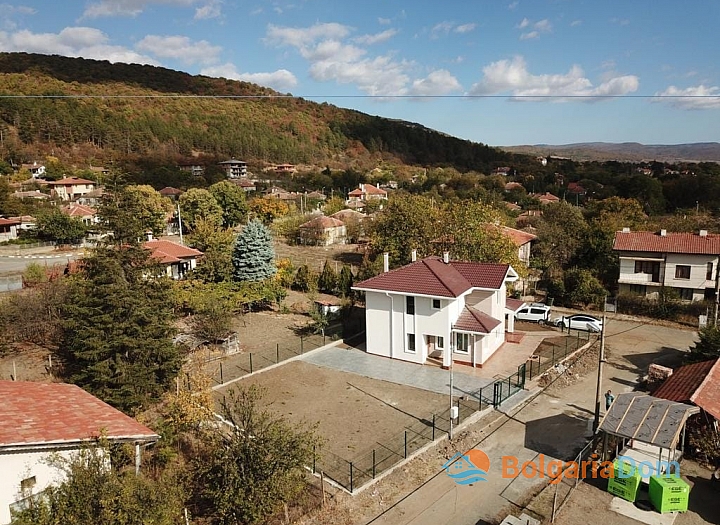 Красивый новый дом в селе Горица. Фото 5