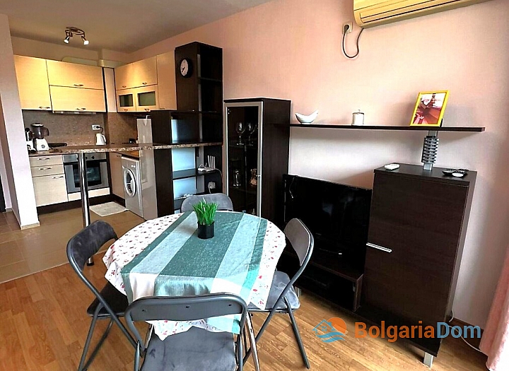 Excellent studio with a pool view in a good complex. Photo 6
