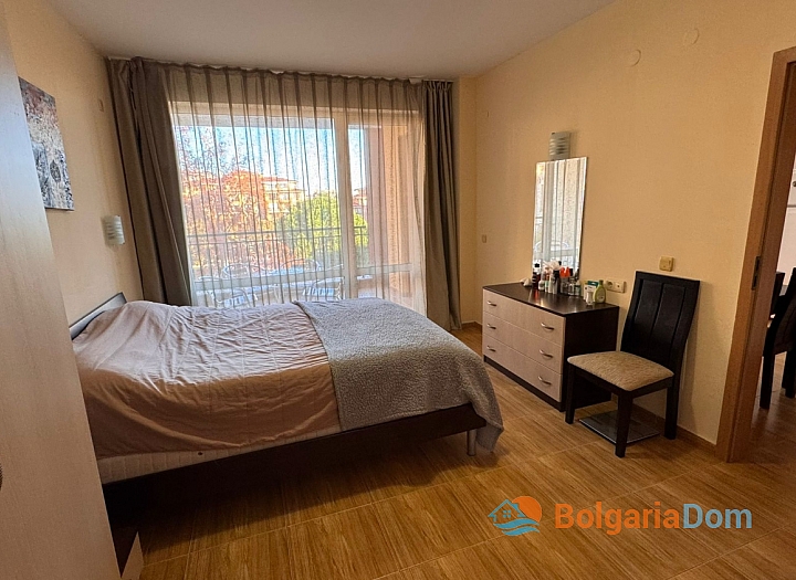 Apartament z widokiem na basen w dużym kompleksie. Zdjęcie 21