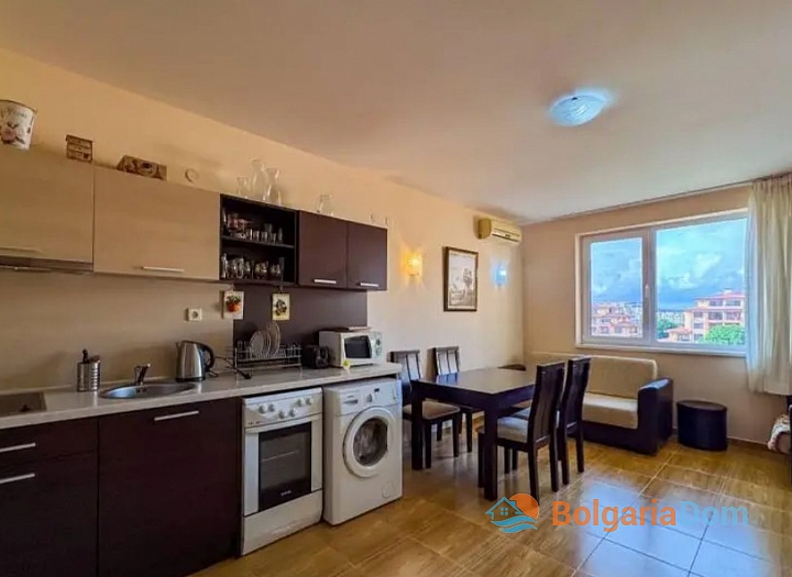 Apartament z widokiem na basen w dużym kompleksie. Zdjęcie 12