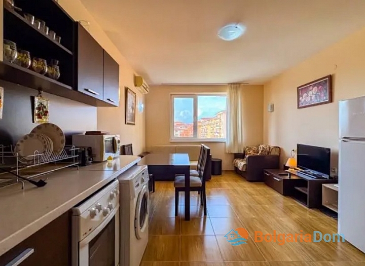 Apartament z widokiem na basen w dużym kompleksie. Zdjęcie 3