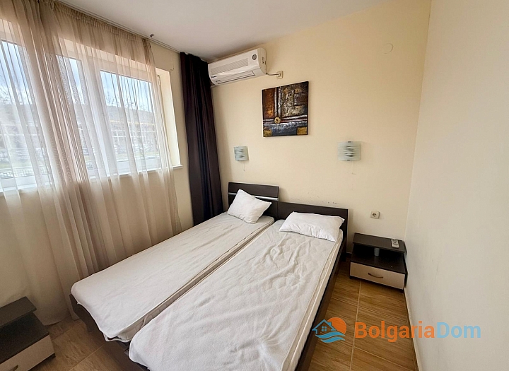 Apartment with a view of the large complex area. Photo 18