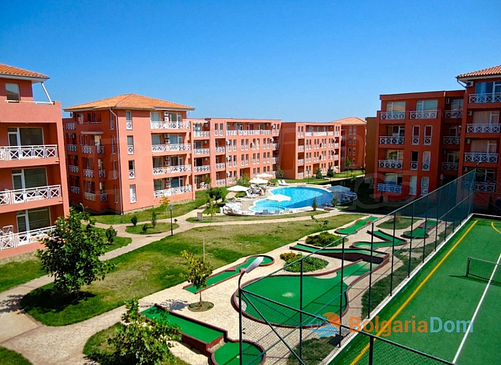 Cozy two-room apartment in a large gated complex on the coast. Photo 1