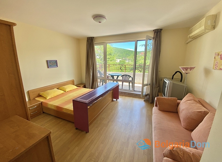 Apartment in a large complex on the first line. Photo 10
