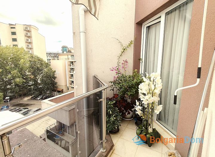 Luxurious three-room apartment 150 meters from the beach. Photo 10