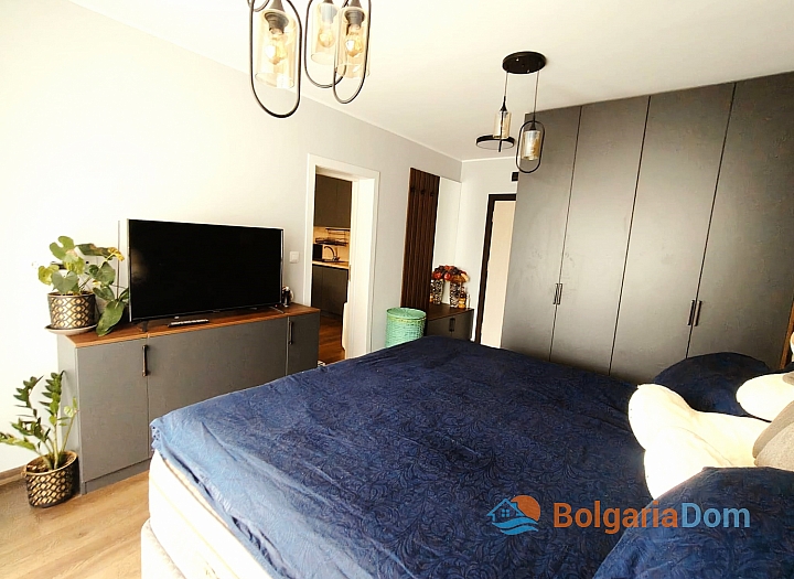 Luxurious three-room apartment 150 meters from the beach. Photo 16