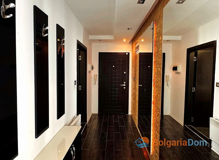 Luksusowy trzypokojowy apartament z widokiem na morze w Nesebyrze. Zdjęcie 17