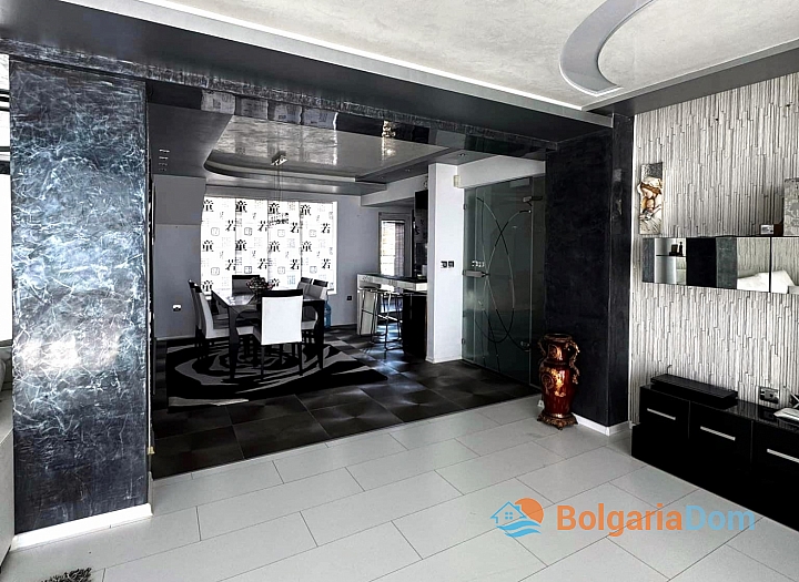 Luksusowy trzypokojowy apartament z widokiem na morze w Nesebyrze. Zdjęcie 3