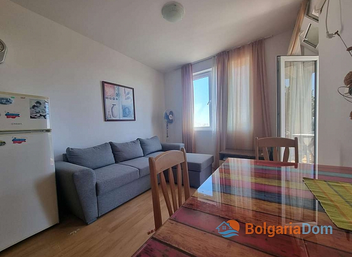 Three-room apartment on the coast at a good price. Photo 2