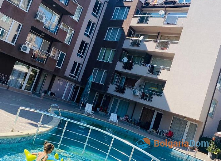 Prostorný dvoupodlažní třípokojový byt v útulném komplexu na pobřeží. Foto 36