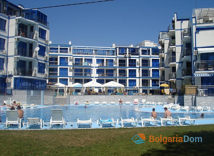 Małe, trzypokojowe mieszkanie w Pomorie. Zdjęcie 1