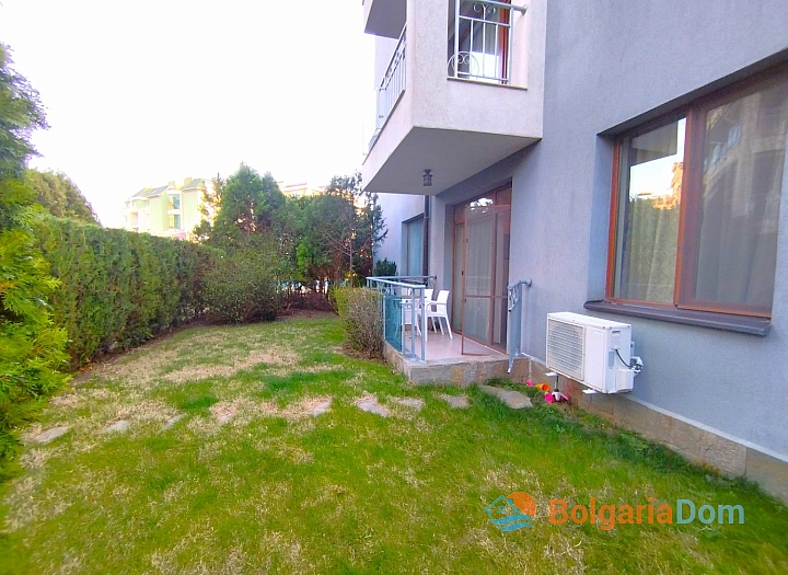 Apartament z trawnikiem w drugiej linii od morza. Zdjęcie 3