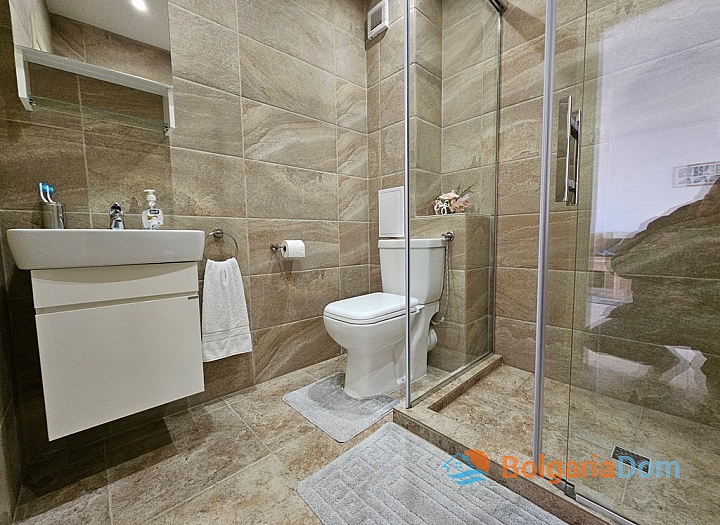 Vynikající apartmán s výhledem na moře a parkováním v centru Sveti Vlas. Foto 22