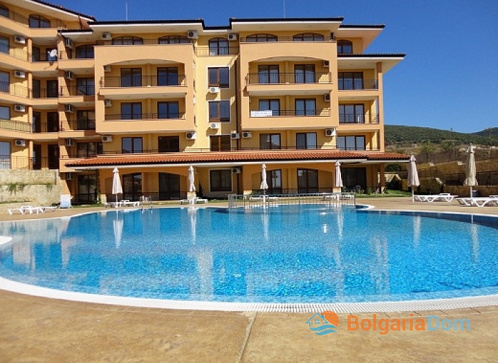 Apartment mit Blick auf den Pool in einer ausgezeichneten Anlage, 50 Meter vom Strand entfernt. Foto 1