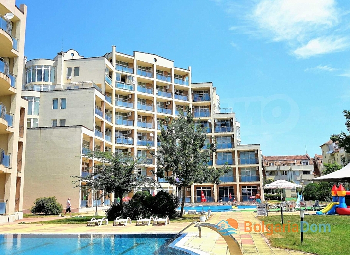 Large apartment with pool view. Photo 6