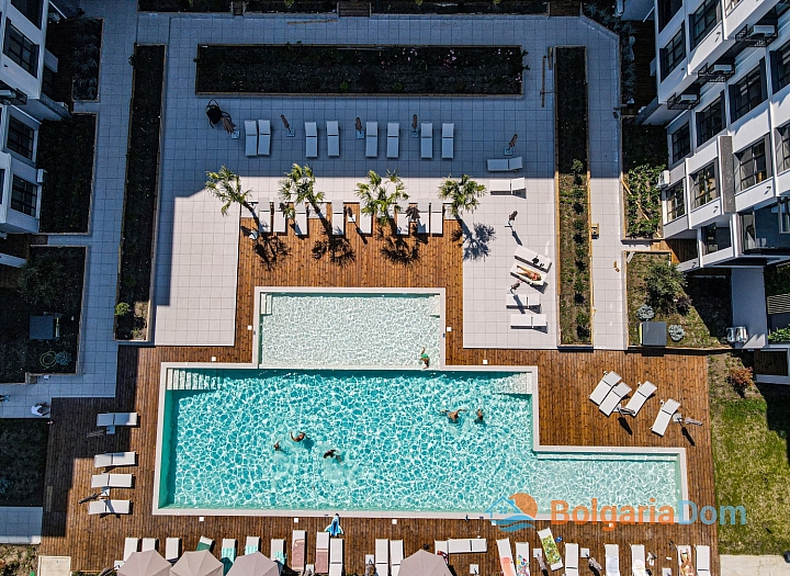 Spacious new apartment with a view of the pool and park. Photo 3
