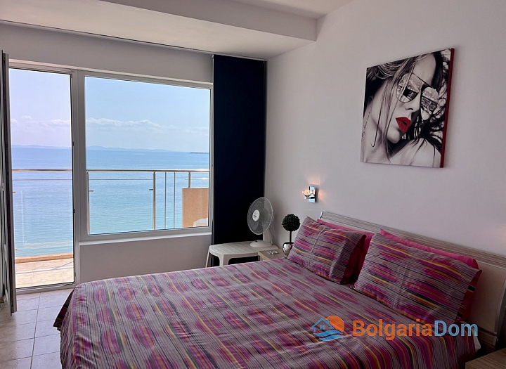 Stylish two-room apartment with a gorgeous sea view. Photo 5