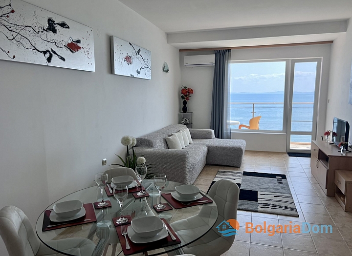 Stylish two-room apartment with a gorgeous sea view. Photo 10