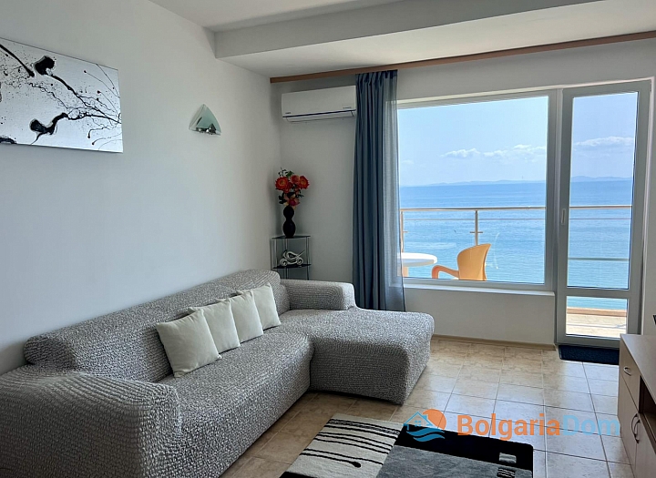 Stylish two-room apartment with a gorgeous sea view. Photo 11