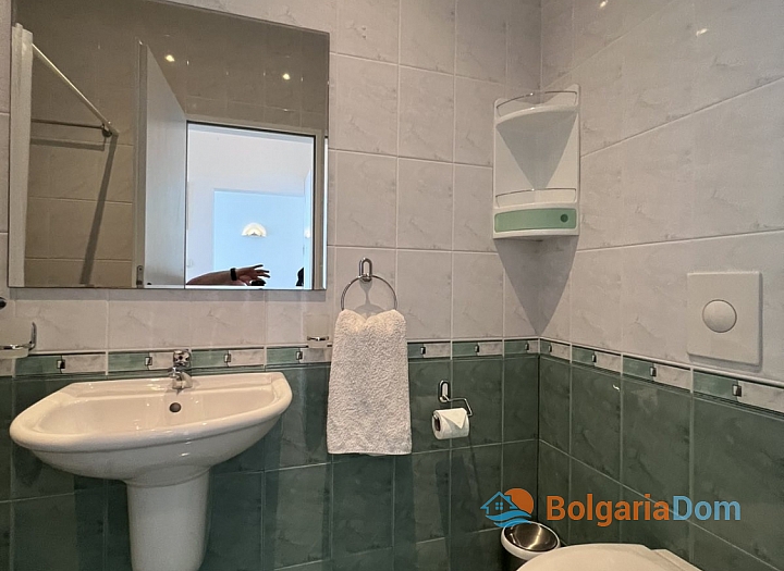 Stylish two-room apartment with a gorgeous sea view. Photo 9