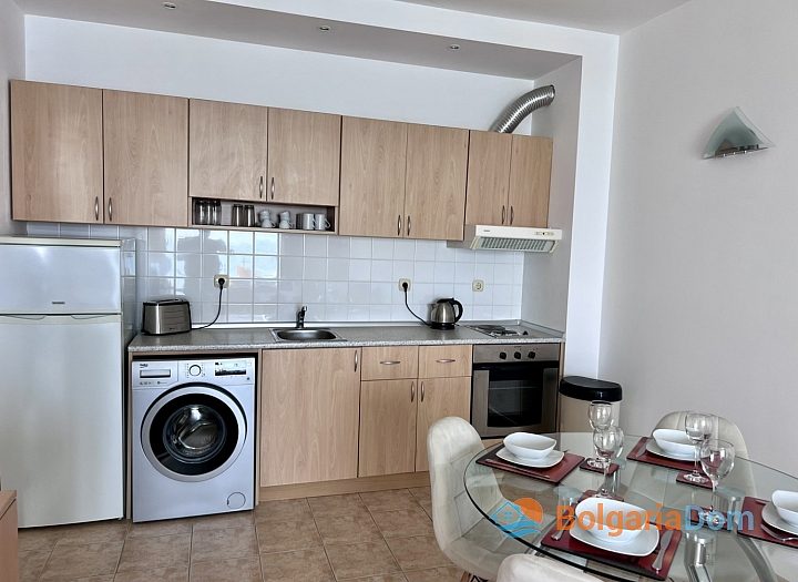 Stylish two-room apartment with a gorgeous sea view. Photo 4
