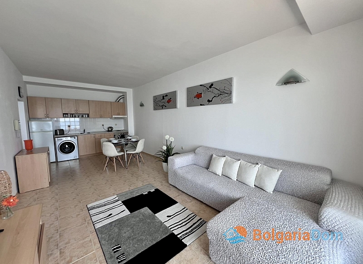 Stylish two-room apartment with a gorgeous sea view. Photo 3