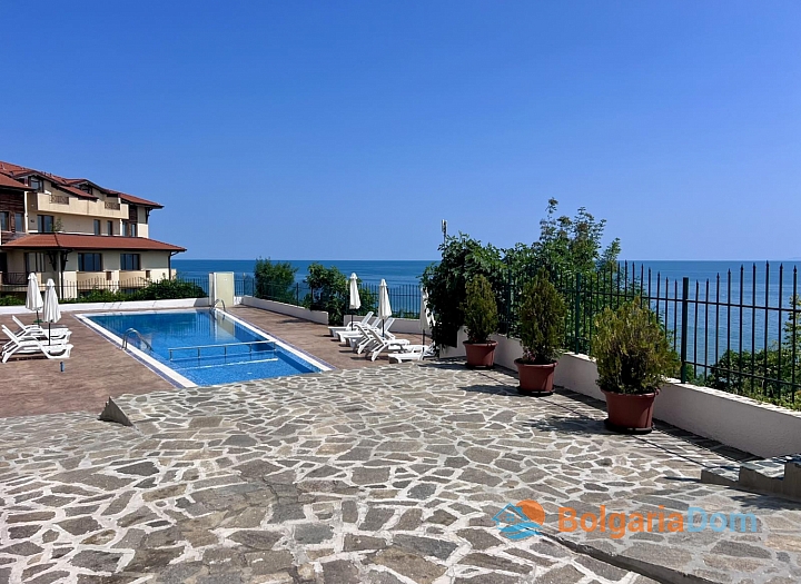 Stylish two-room apartment with a gorgeous sea view. Photo 12