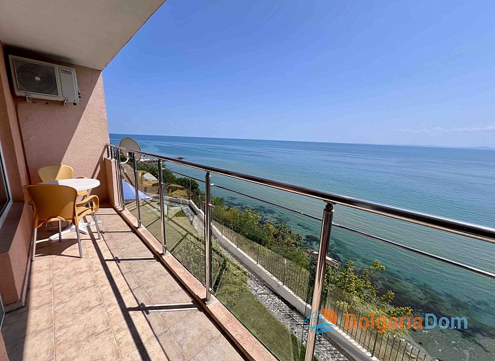 Stylish two-room apartment with a gorgeous sea view. Photo 1