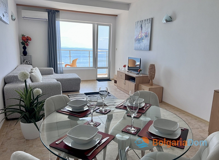 Stylish two-room apartment with a gorgeous sea view. Photo 2