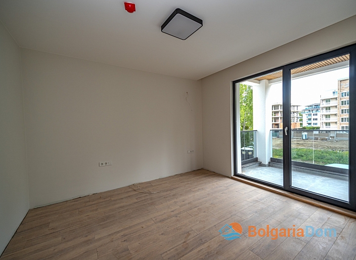 Spacious new apartment with a view of the pool and park. Photo 5