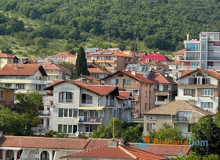 Krásný apartmán s panoramatickým výhledem na moře ve Sveti Vlas. Foto 2