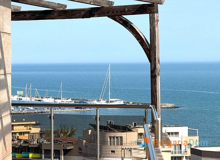 Krásný apartmán s panoramatickým výhledem na moře ve Sveti Vlas. Foto 1