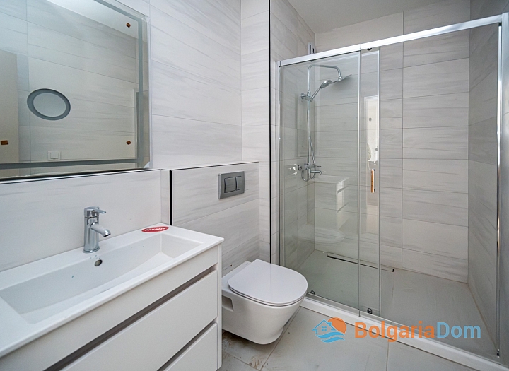 Spacious new apartment with a view of the pool and park. Photo 9