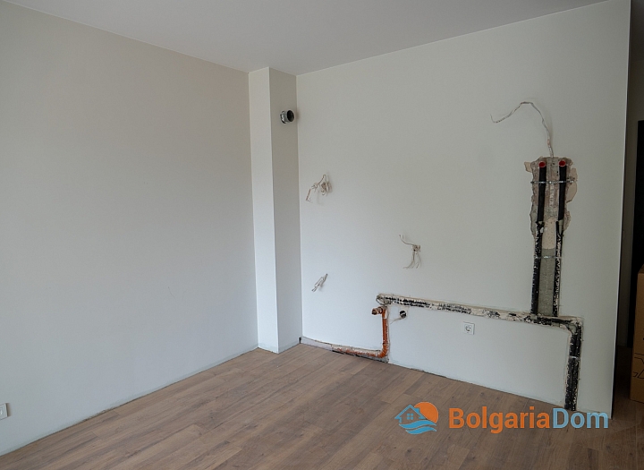 Spacious new apartment with a view of the pool and park. Photo 10