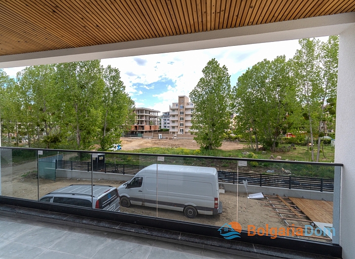 Spacious new apartment with a view of the pool and park. Photo 7