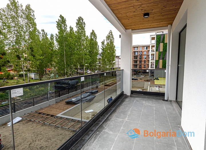 Spacious new apartment with a view of the pool and park. Photo 8