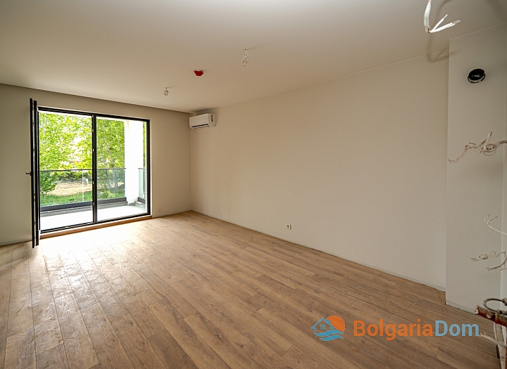 Spacious new apartment with a view of the pool and park. Photo 6