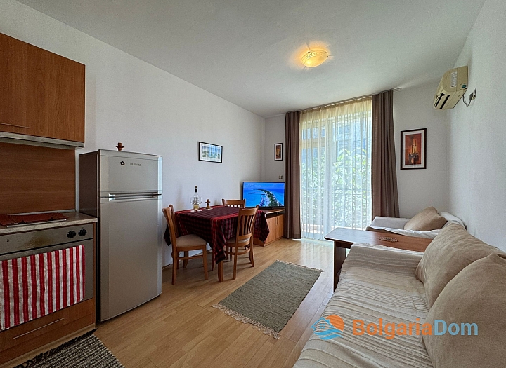 Útulný třípokojový byt v uzavřeném rodinném komplexu. Foto 2
