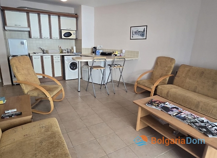 Apartment mit separatem Schlafzimmer in erster Küstenlinie. Foto 3