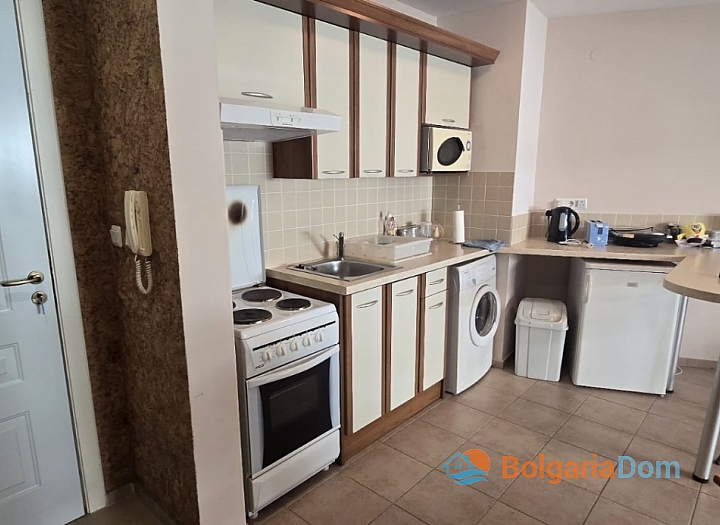Apartment mit separatem Schlafzimmer in erster Küstenlinie. Foto 4