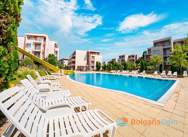 Studio apartment in a large family complex on the coast. Photo 1