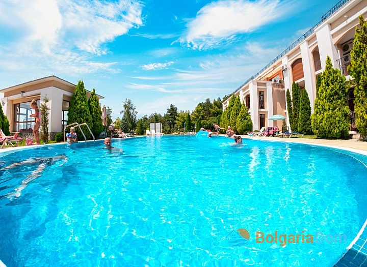 Apartmán s výhledem na moře ve velkém komplexu. Foto 5