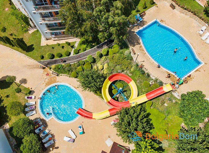Apartmán s výhledem na moře ve velkém komplexu. Foto 6