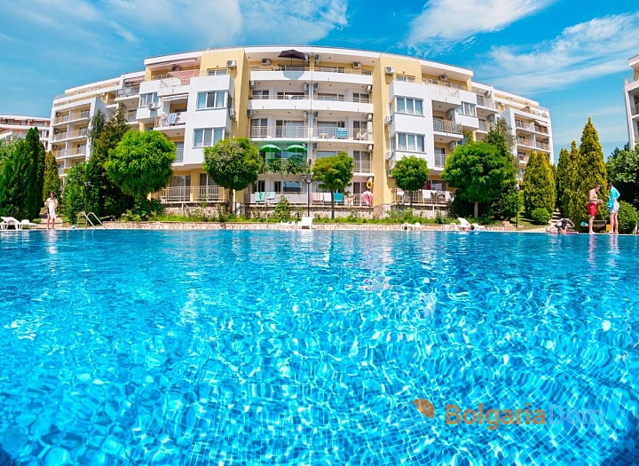 Spacious apartment in a large family complex. Photo 1
